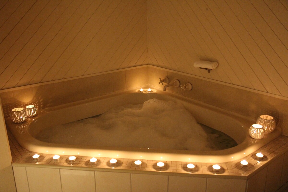 Corner spa bath